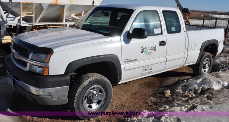 image for item F2176 2003 Chevrolet Silverado 2500HD Ext. Cab pickup truck