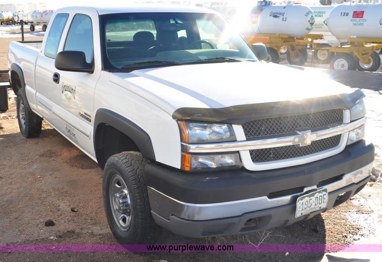 image for item F2176 2003 Chevrolet Silverado 2500HD Ext. Cab pickup truck
