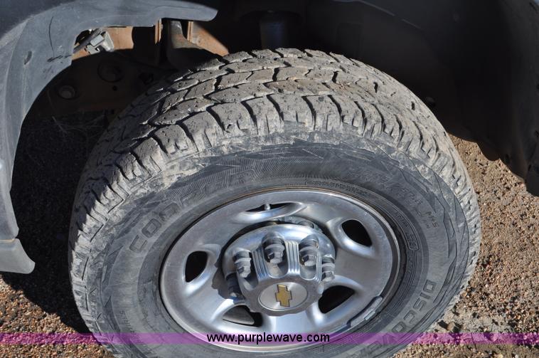 image for item F2176 2003 Chevrolet Silverado 2500HD Ext. Cab pickup truck