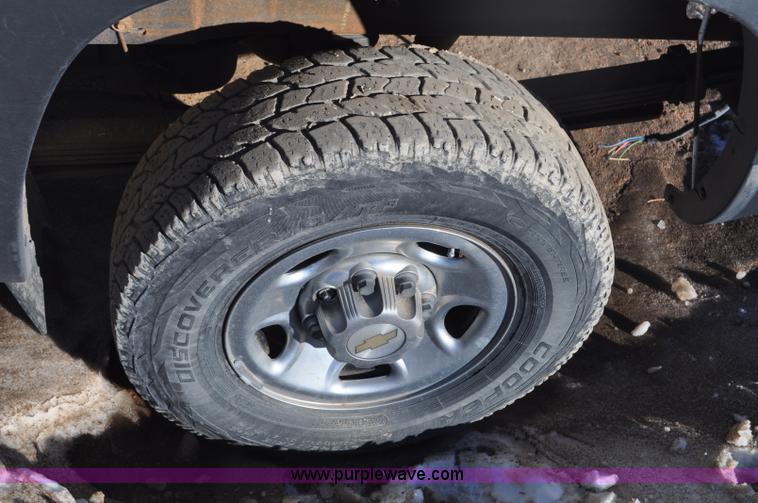 image for item F2176 2003 Chevrolet Silverado 2500HD Ext. Cab pickup truck