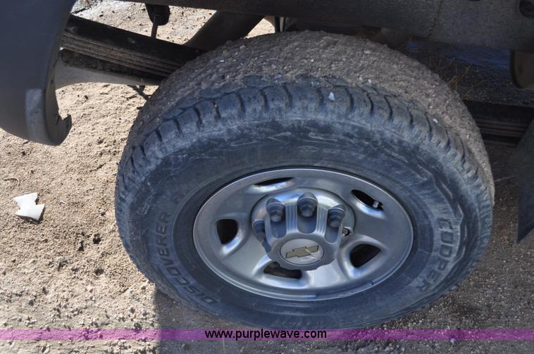 image for item F2176 2003 Chevrolet Silverado 2500HD Ext. Cab pickup truck