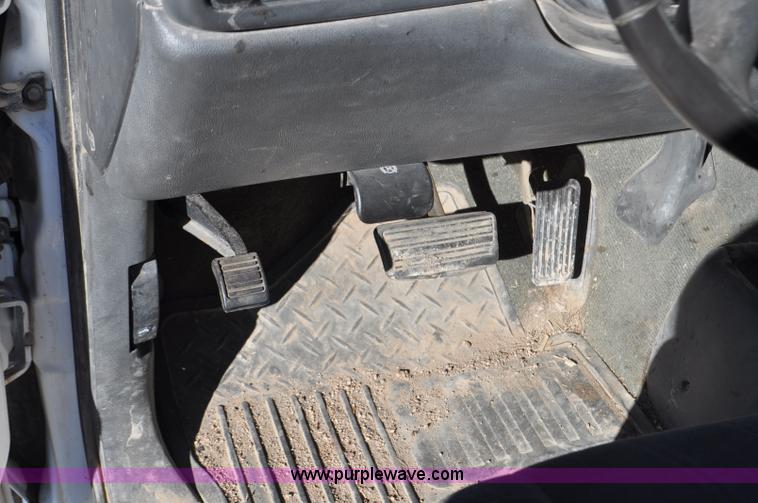 image for item F2176 2003 Chevrolet Silverado 2500HD Ext. Cab pickup truck