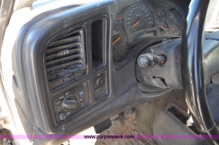 image for item F2176 2003 Chevrolet Silverado 2500HD Ext. Cab pickup truck