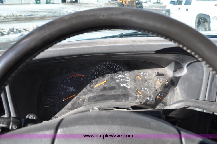 image for item F2176 2003 Chevrolet Silverado 2500HD Ext. Cab pickup truck