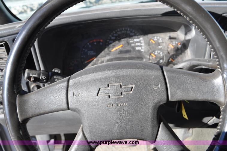 image for item F2176 2003 Chevrolet Silverado 2500HD Ext. Cab pickup truck