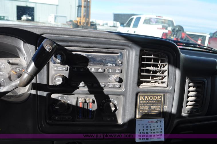 image for item F2176 2003 Chevrolet Silverado 2500HD Ext. Cab pickup truck