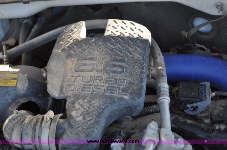 image for item F2176 2003 Chevrolet Silverado 2500HD Ext. Cab pickup truck