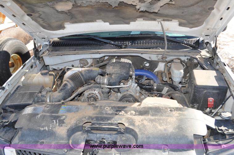 image for item F2176 2003 Chevrolet Silverado 2500HD Ext. Cab pickup truck