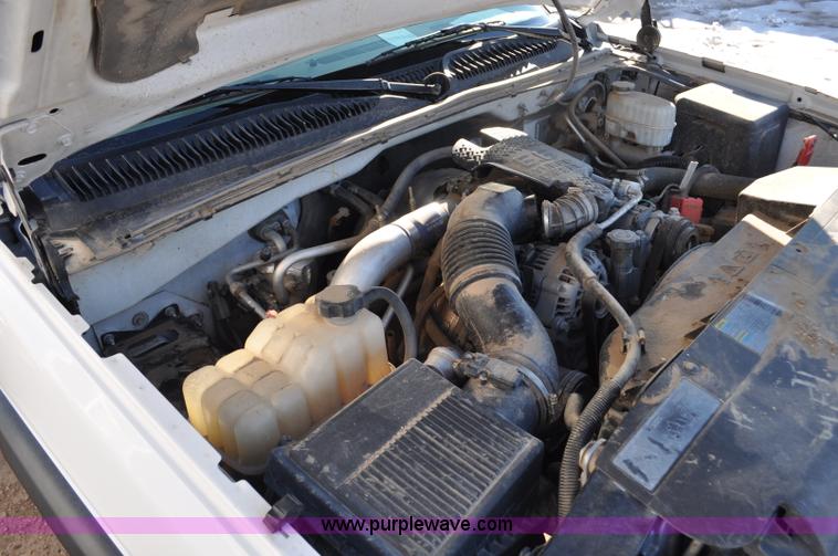 image for item F2176 2003 Chevrolet Silverado 2500HD Ext. Cab pickup truck