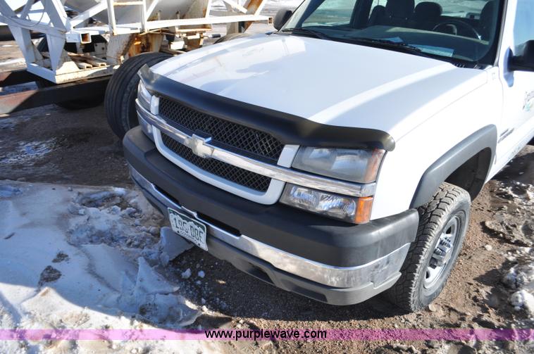 image for item F2176 2003 Chevrolet Silverado 2500HD Ext. Cab pickup truck