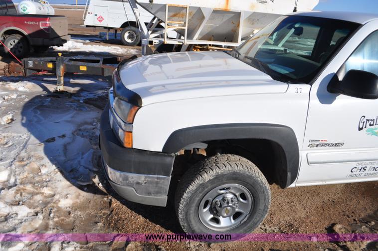 image for item F2176 2003 Chevrolet Silverado 2500HD Ext. Cab pickup truck