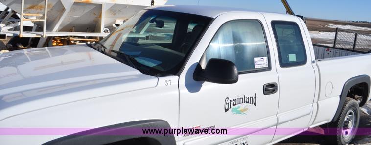 image for item F2176 2003 Chevrolet Silverado 2500HD Ext. Cab pickup truck