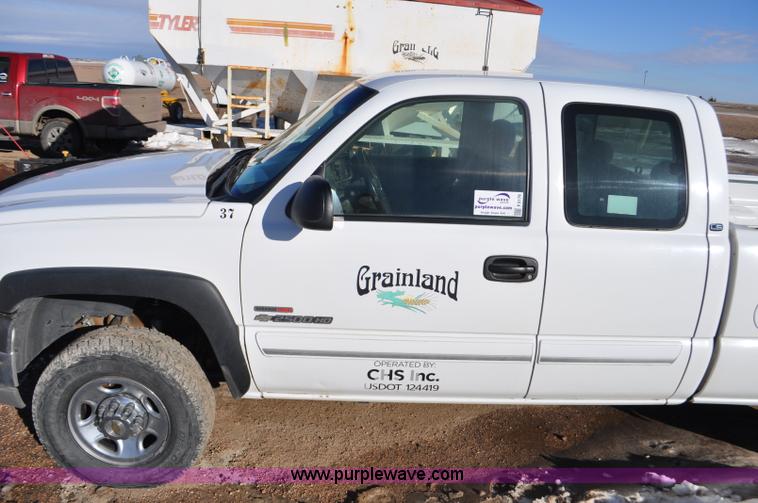 image for item F2176 2003 Chevrolet Silverado 2500HD Ext. Cab pickup truck