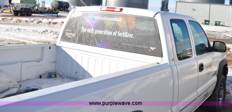 image for item F2176 2003 Chevrolet Silverado 2500HD Ext. Cab pickup truck