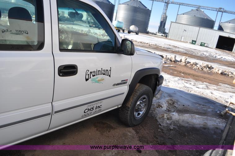 image for item F2176 2003 Chevrolet Silverado 2500HD Ext. Cab pickup truck