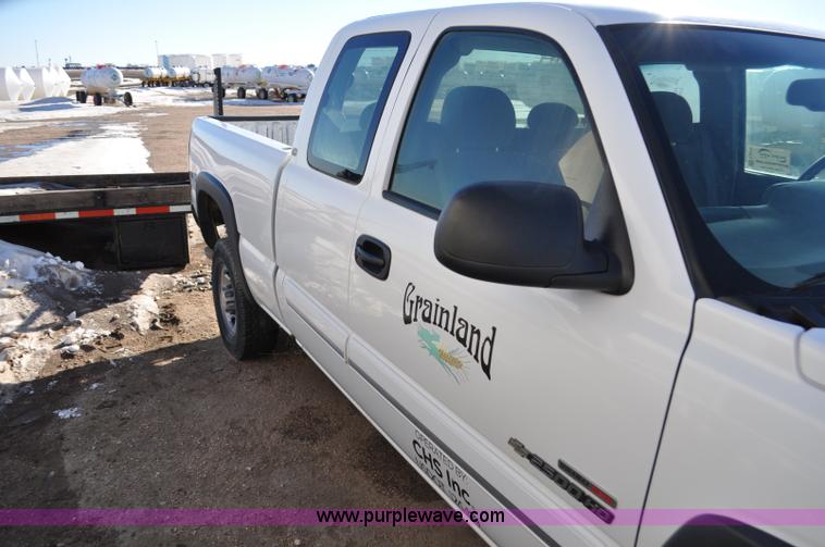 image for item F2176 2003 Chevrolet Silverado 2500HD Ext. Cab pickup truck