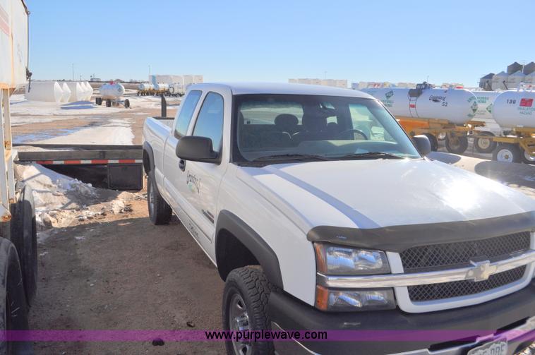 image for item F2176 2003 Chevrolet Silverado 2500HD Ext. Cab pickup truck