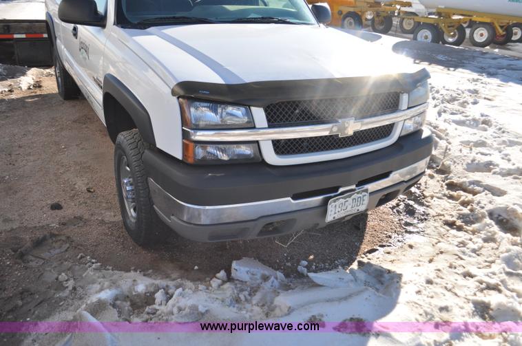 image for item F2176 2003 Chevrolet Silverado 2500HD Ext. Cab pickup truck