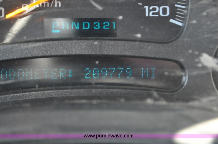 image for item F2176 2003 Chevrolet Silverado 2500HD Ext. Cab pickup truck