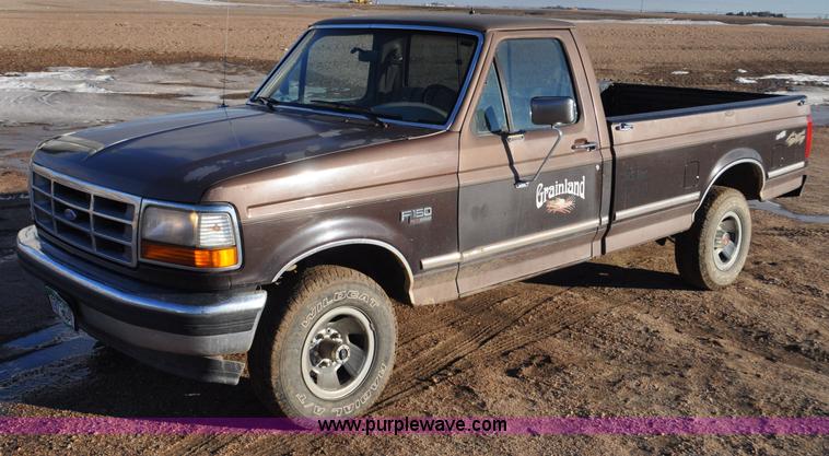 image for item F2178 1993 Ford F150 XLT pickup truck