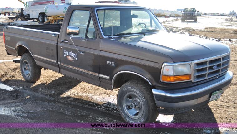 image for item F2178 1993 Ford F150 XLT pickup truck
