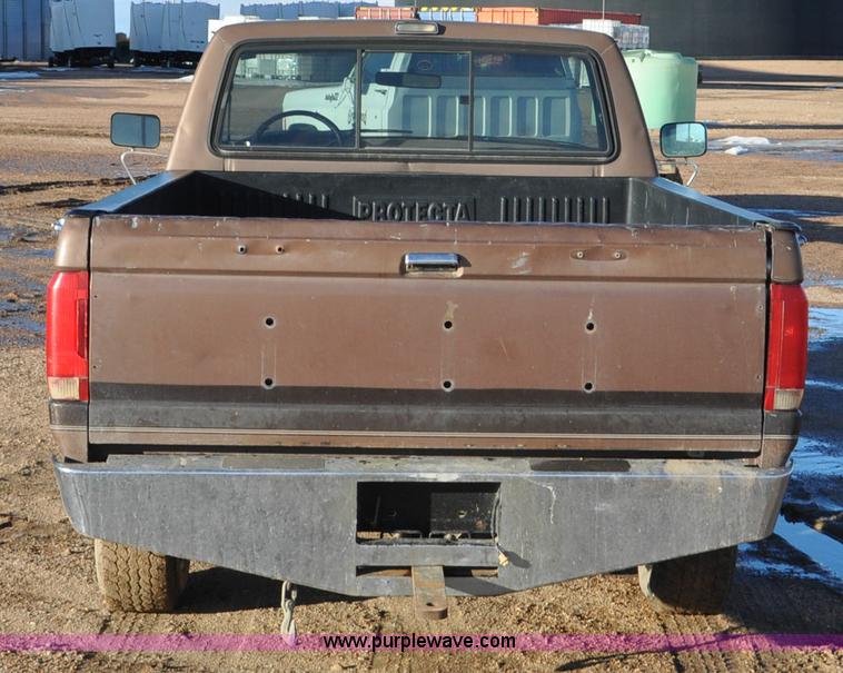 image for item F2178 1993 Ford F150 XLT pickup truck