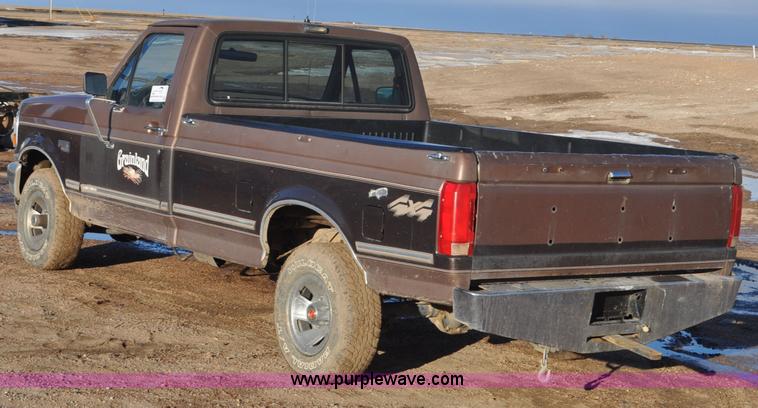 image for item F2178 1993 Ford F150 XLT pickup truck