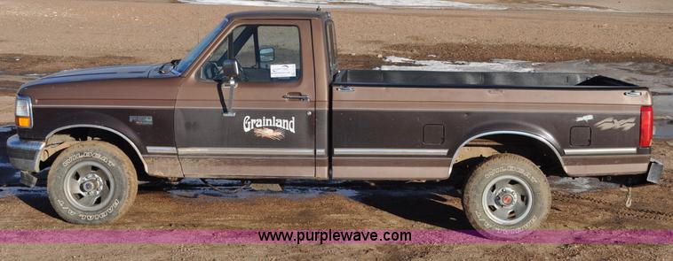 image for item F2178 1993 Ford F150 XLT pickup truck