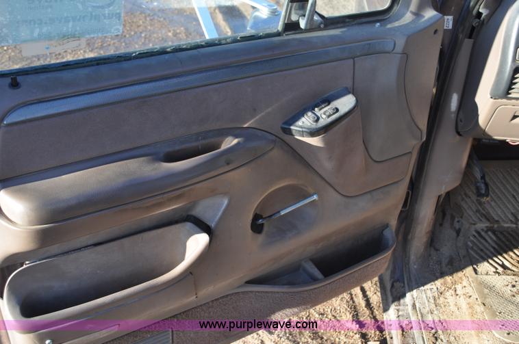 image for item F2178 1993 Ford F150 XLT pickup truck