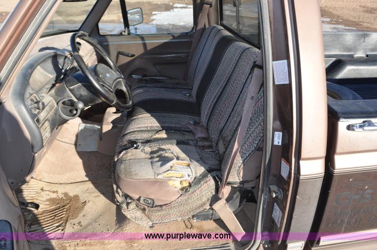 image for item F2178 1993 Ford F150 XLT pickup truck