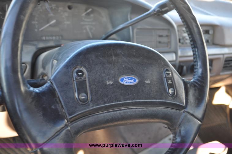 image for item F2178 1993 Ford F150 XLT pickup truck