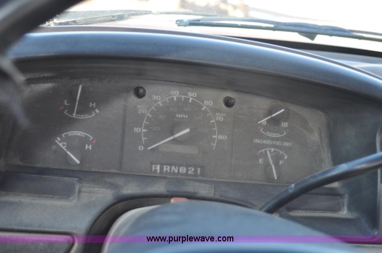 image for item F2178 1993 Ford F150 XLT pickup truck