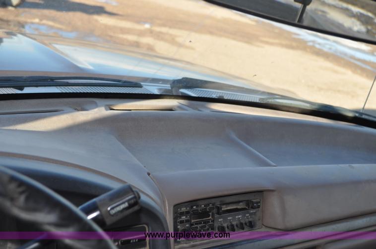 image for item F2178 1993 Ford F150 XLT pickup truck