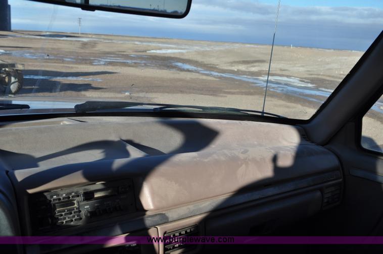 image for item F2178 1993 Ford F150 XLT pickup truck