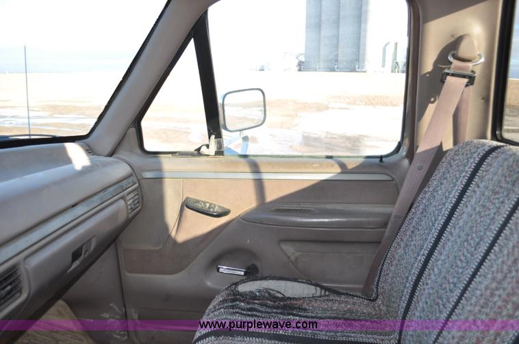 image for item F2178 1993 Ford F150 XLT pickup truck