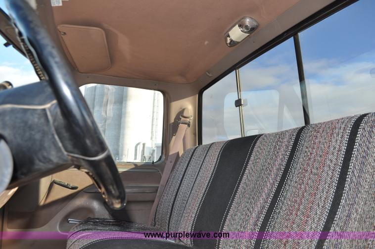 image for item F2178 1993 Ford F150 XLT pickup truck