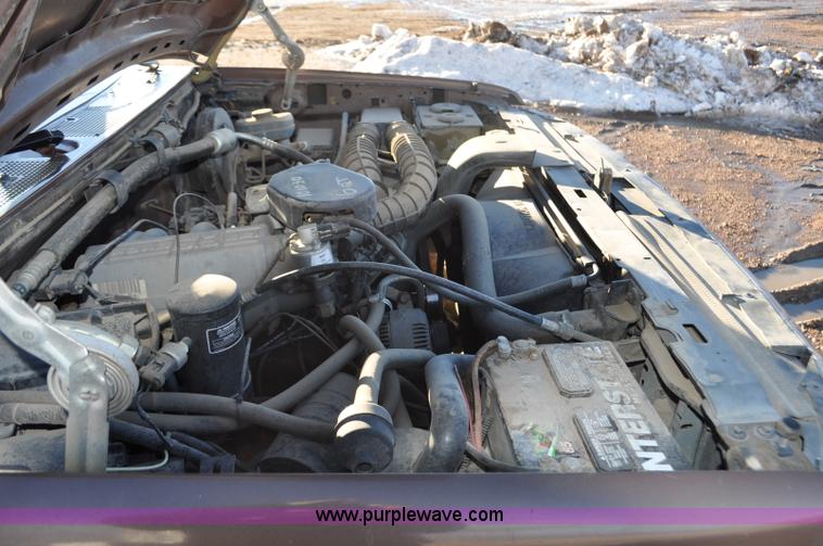 image for item F2178 1993 Ford F150 XLT pickup truck