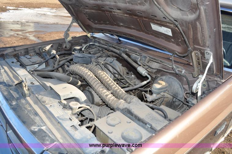 image for item F2178 1993 Ford F150 XLT pickup truck