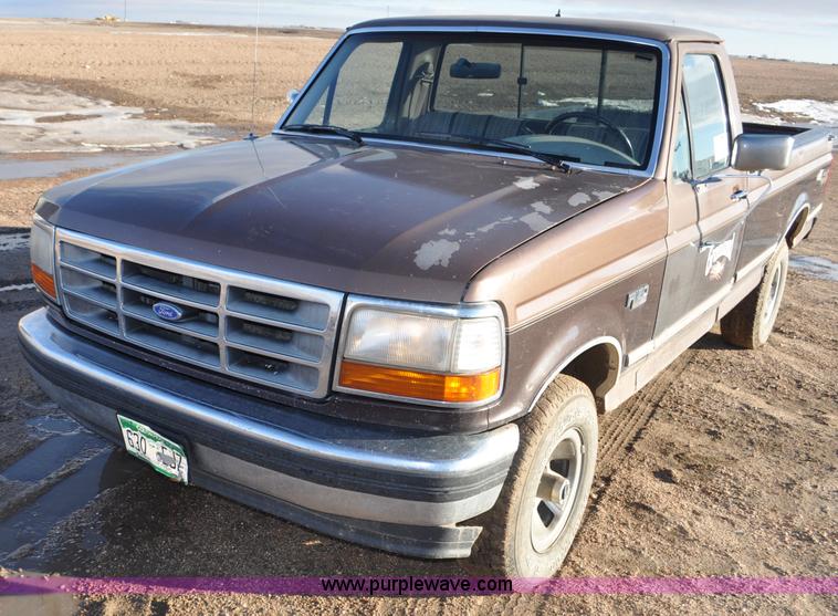 image for item F2178 1993 Ford F150 XLT pickup truck