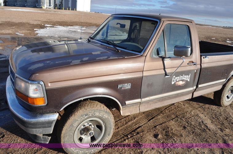 image for item F2178 1993 Ford F150 XLT pickup truck