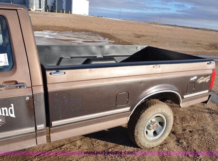 image for item F2178 1993 Ford F150 XLT pickup truck
