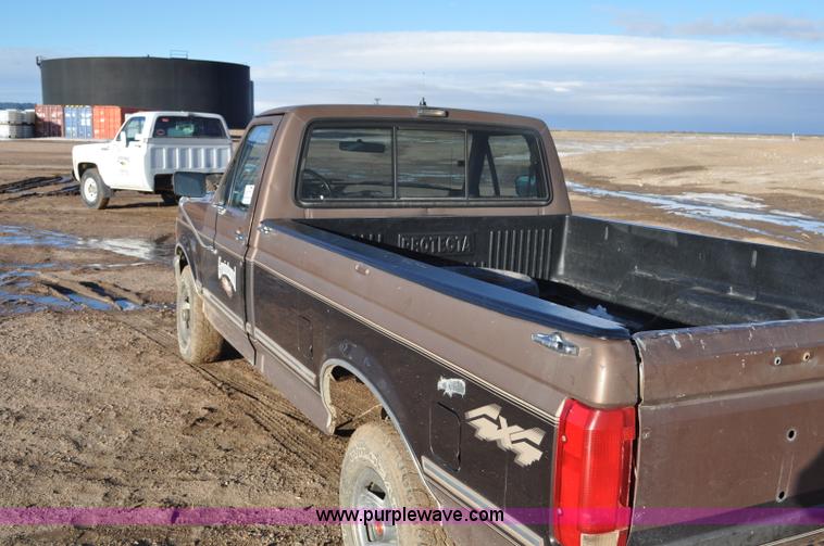 image for item F2178 1993 Ford F150 XLT pickup truck