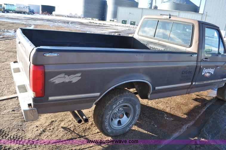 image for item F2178 1993 Ford F150 XLT pickup truck