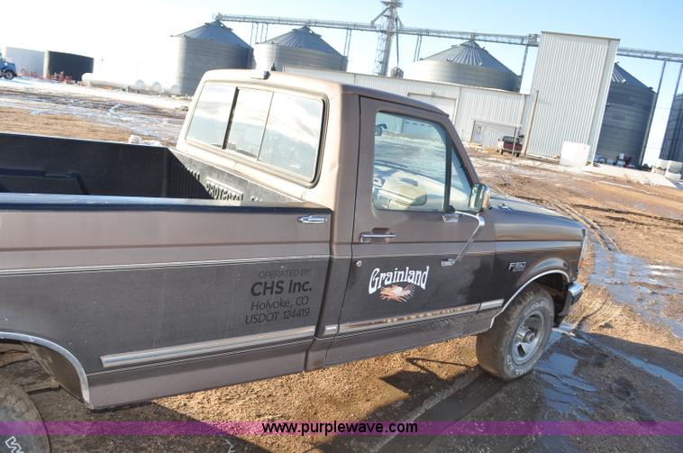 image for item F2178 1993 Ford F150 XLT pickup truck