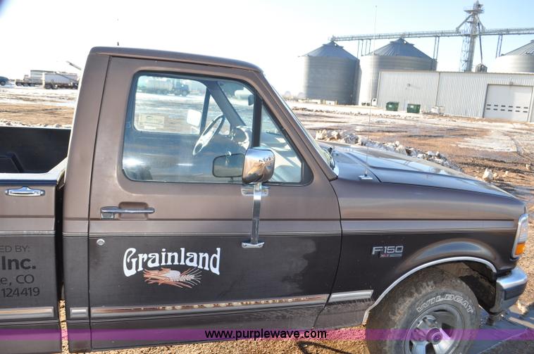 image for item F2178 1993 Ford F150 XLT pickup truck