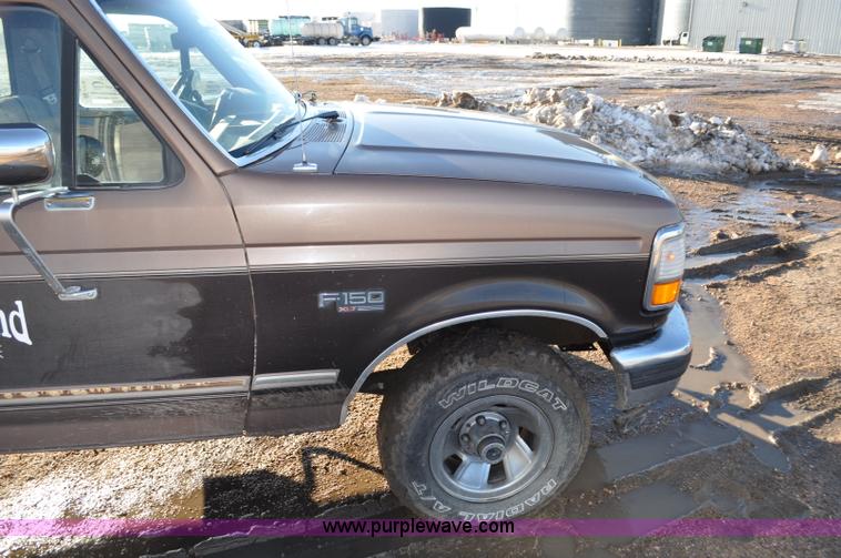 image for item F2178 1993 Ford F150 XLT pickup truck
