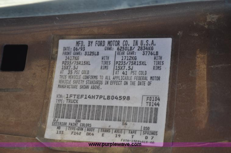 image for item F2178 1993 Ford F150 XLT pickup truck