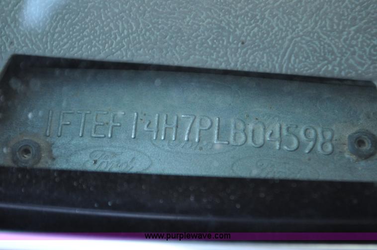 image for item F2178 1993 Ford F150 XLT pickup truck