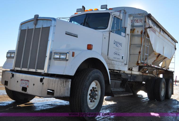 image for item F2180 1986 Kenworth W900 dry fertilizer tender truck