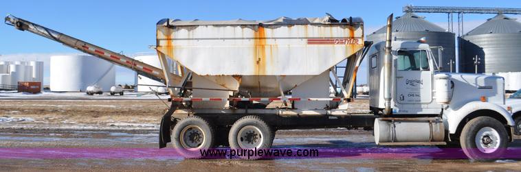 image for item F2180 1986 Kenworth W900 dry fertilizer tender truck
